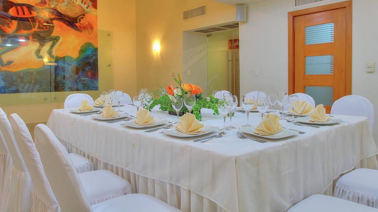 Fiesta Inn Villahermosa Cencali Eksteriør billede